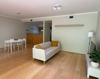 Melbourne Student Apartment (Flagstaff Square Apartments)